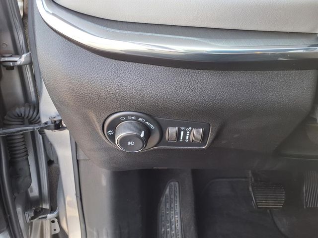 Used 2022 Silver Jeep Limited image 11