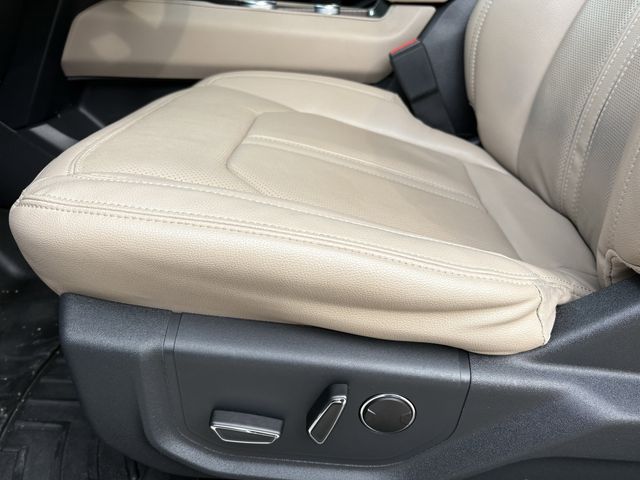 Used 2022 White Ford Limited image 13