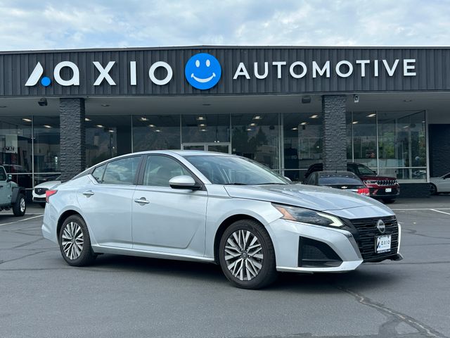 Brilliant Silver Metallic 2023 Nissan Altima Sedan Front-Wheel Drive Continuously Variable Transmission
