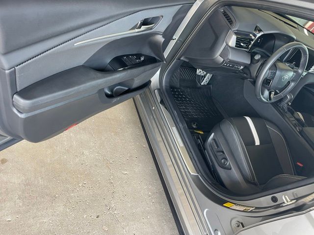 Used 2025  Toyota SE image 19