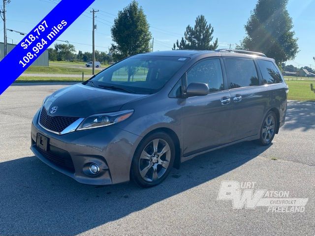 2016 Toyota Sienna SE 26