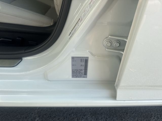 Used 2025 White Nissan 2.5 SL image 36