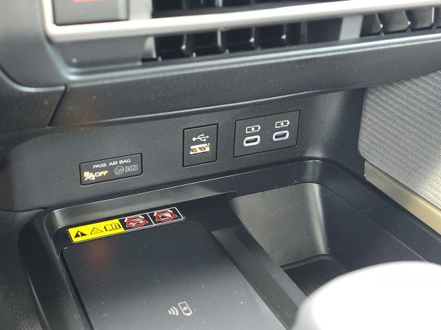 2025 Toyota Camry SE:B02318