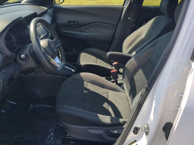 Used 2019 White Nissan S image 21