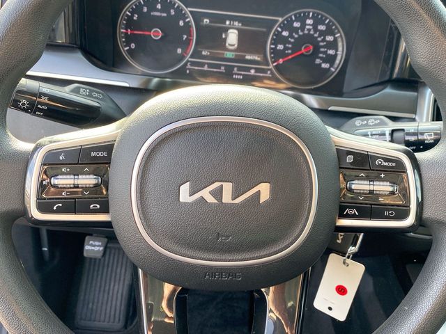 2022 Kia Sorento LX 11