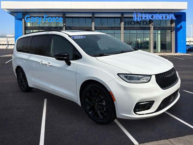 2025 Chrysler Pacifica Limited FWD