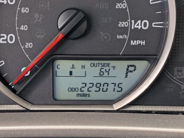 2015 Toyota RAV4 - Image 16