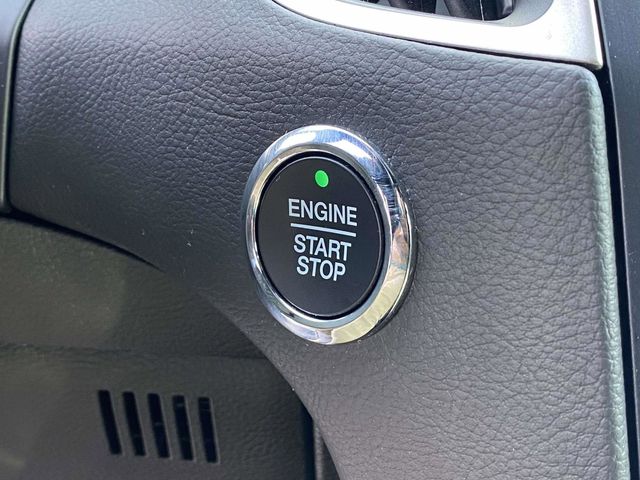 2022 Star White Metallic Tri-Coat Ford Edge ST Line AWD SUV