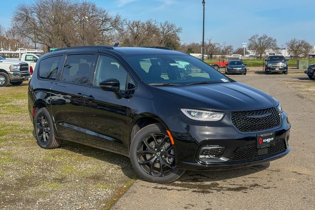 new 2026 Chrysler Pacifica car, priced at $50,725