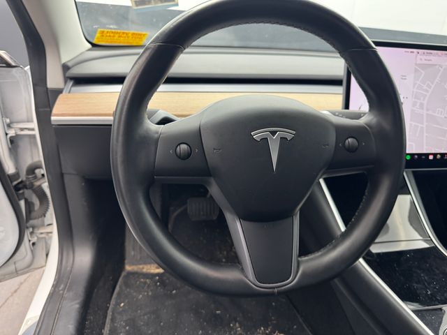 2019 Tesla Model 3 Mid Range 13