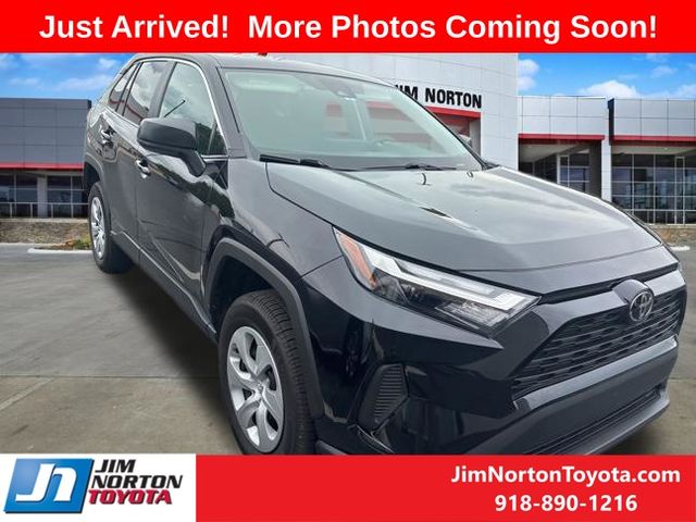 2024 Toyota RAV4 LE FWD's photo