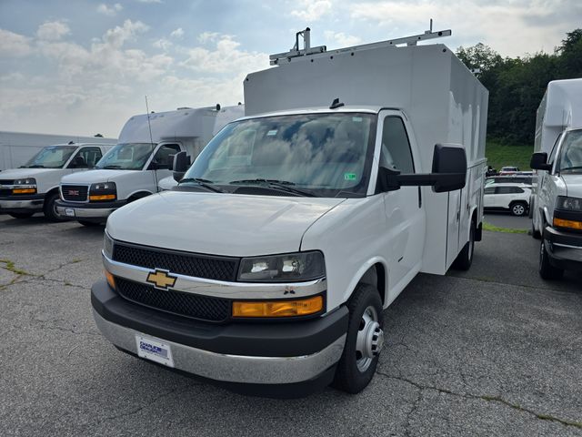 Summit White 2025 Chevrolet Express Chassis 3500 Cutaway 139 Van Rear-Wheel Drive 8-Speed Automatic
