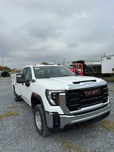 2025 GMC Sierra 2500HD Pro 4