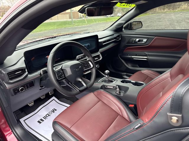 2025 Ford Mustang - Image 12