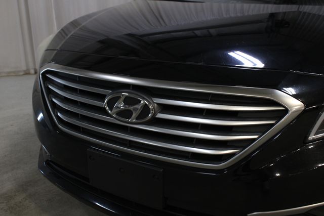 Used 2017 Black Hyundai Base image 30