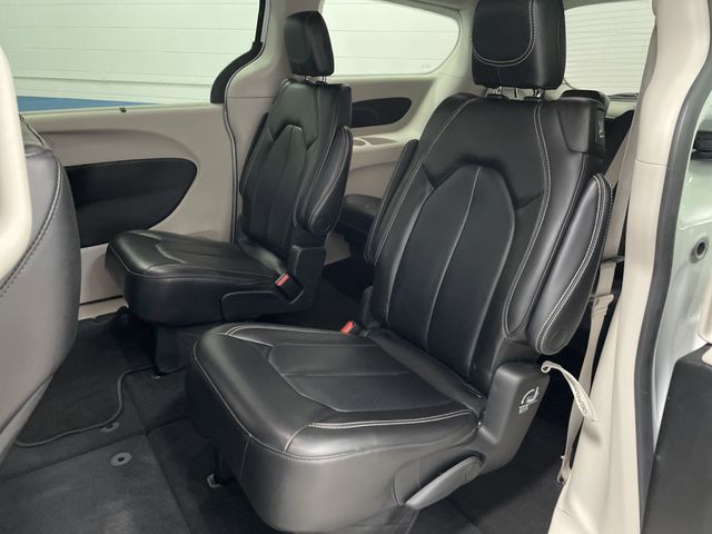 2023 Chrysler Pacifica Touring L photo