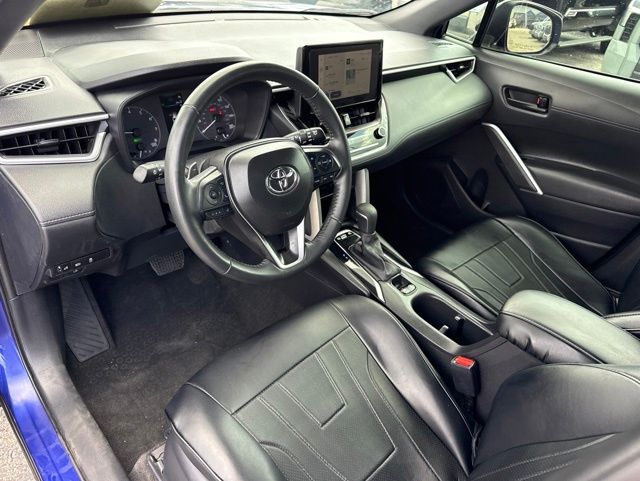 View vehicle photo 2