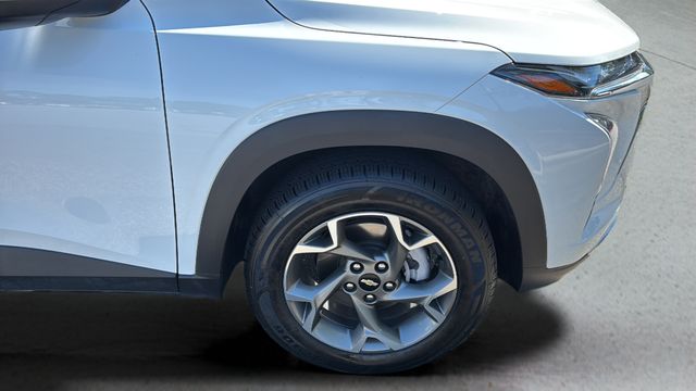 Used 2025 White Chevrolet LT image 35
