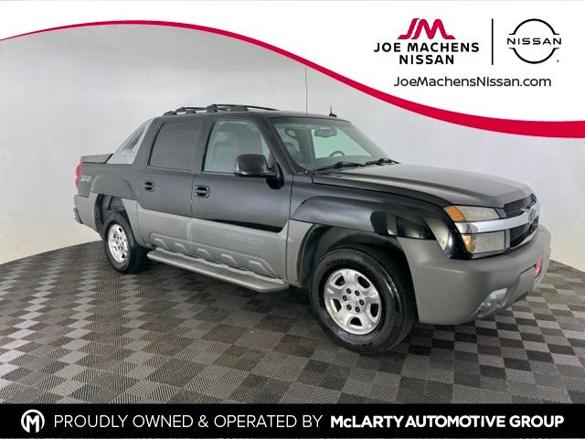 Onyx Black 2002 Chevrolet Avalanche Pickup Truck Four-Wheel Drive 4-Speed Automatic Overdrive