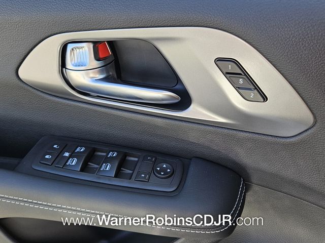 New 2026 Silver Chrysler Select image 30