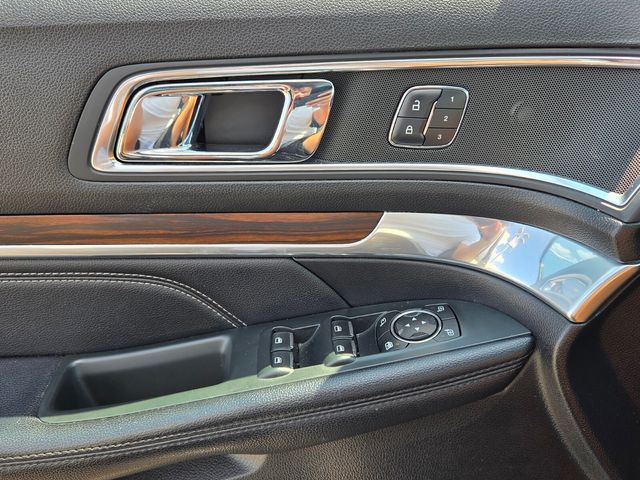Used 2018 Gray Ford Limited image 30