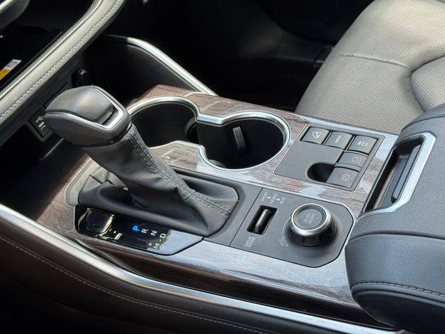 Used 2025 Toyota Highlander SUV