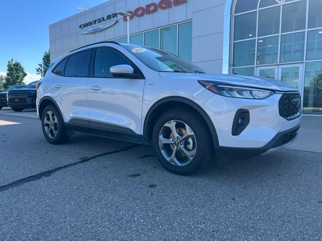 2025 Ford Escape Hybrid ST-Line Select - Silver Metallic exterior view 4