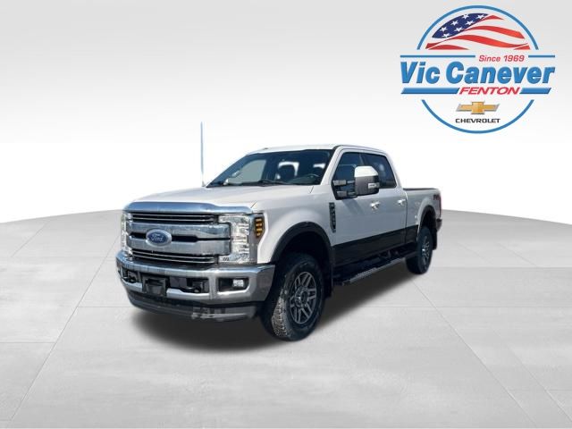 White 2018 Ford F-250 Super Duty Lariat Crew Cab 4WD Pickup Truck Four-Wheel Drive 6-Speed Automatic