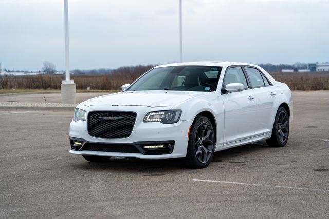 2022 Chrysler 300 S 3