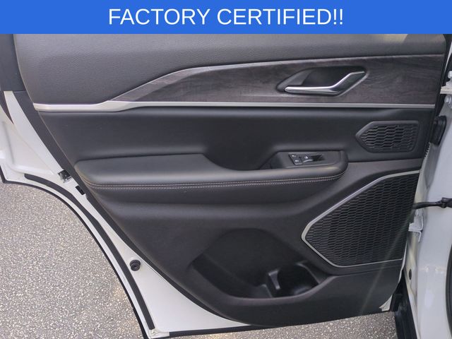 Used 2024 White Jeep 4xe image 29