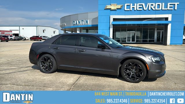Gray (Granite Crystal Metallic Clearcoat) 2019 Chrysler 300 Sedan Rear-Wheel Drive 8-Speed Automatic