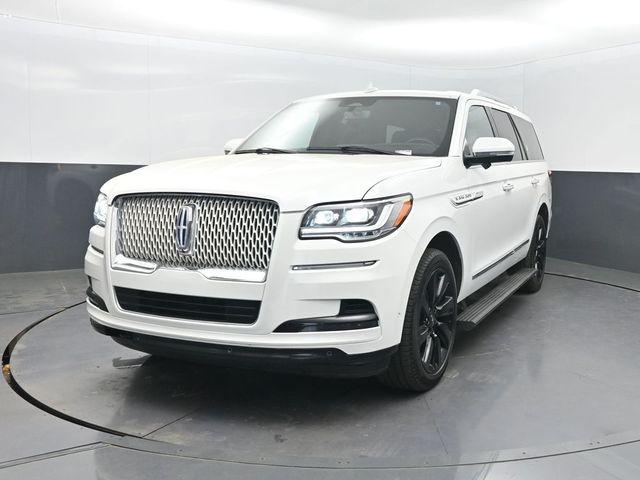 Pristine White Metallic Tri-Coat 2022 Lincoln Navigator Reserve 4WD SUV / Crossover Four-Wheel Drive Automatic