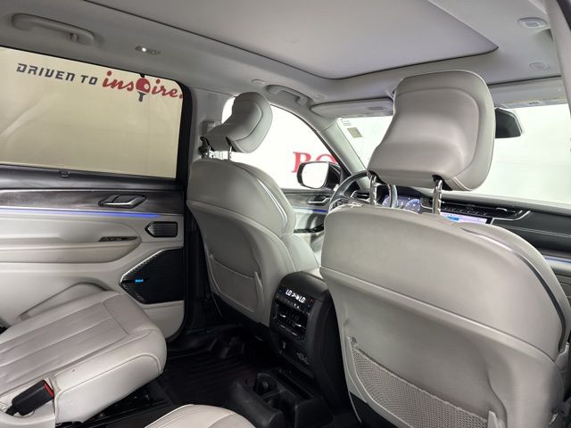 2022 Silver Zynith Jeep Grand Cherokee L Overland RWD SUV