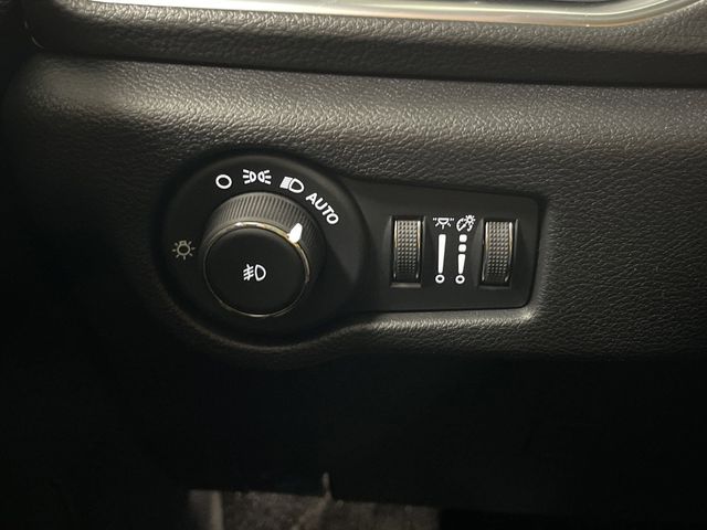 2025 Chrysler Pacifica Limited photo