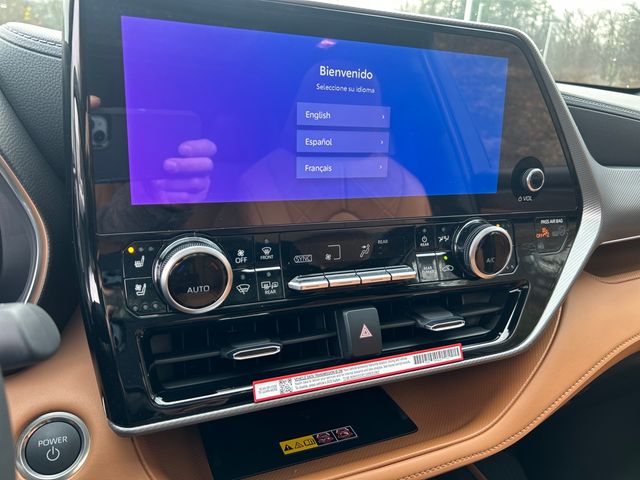 new 2025 Toyota Highlander Hybrid car, priced at $57,546