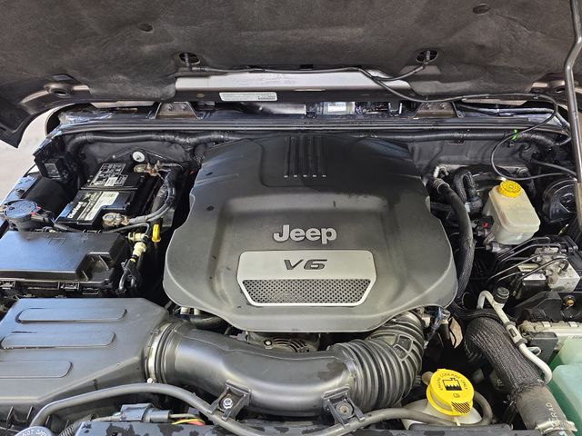 Used 2014 Gray Jeep Unlimited Rubicon image 30