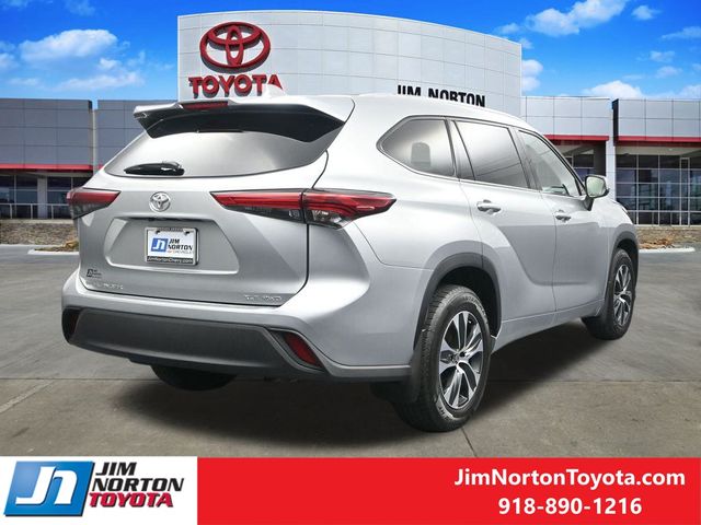 2021 Toyota Highlander XLE 8