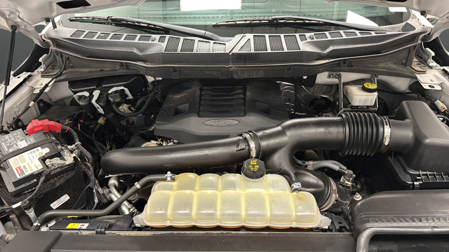 Used 2023 Oxford White Ford XLT image 25