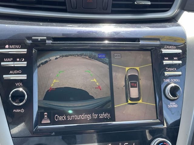 Used 2020 White Nissan Platinum image 27