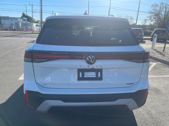 2025 Volkswagen Tiguan SE - Photo 7