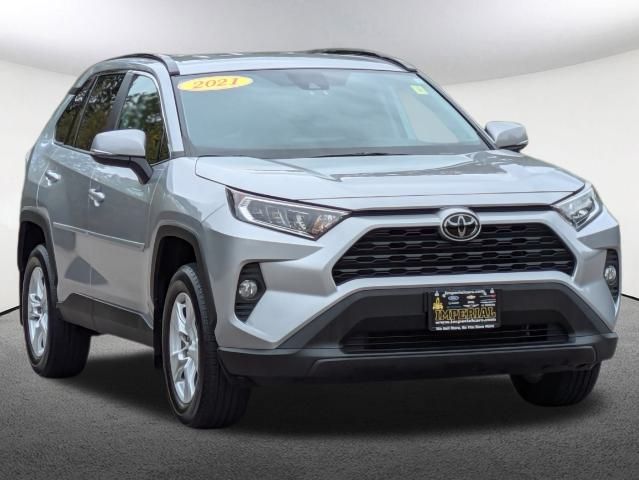 2021 Toyota RAV4 XLE 2