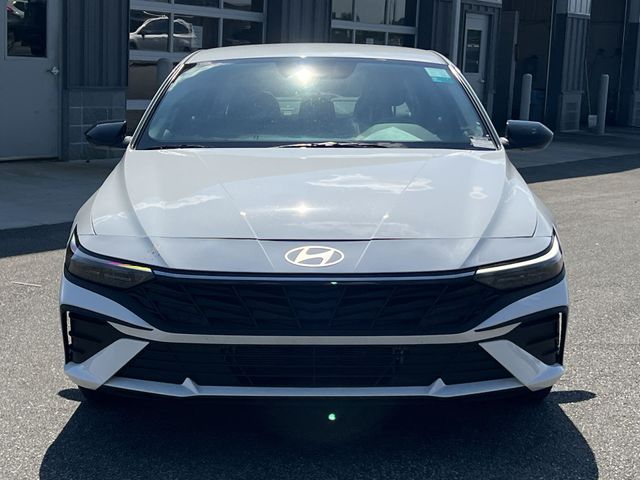 Used 2025 White Hyundai SEL Sport image 22
