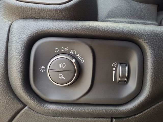 New 2026 Silver Ram Tradesman image 22