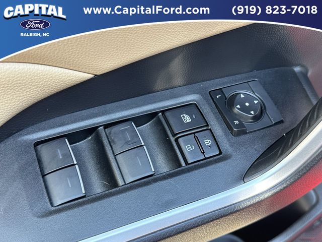 Used 2025  Toyota XLE Premium image 21