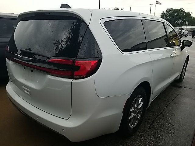 Used 2024 Chrysler Pacifica Van