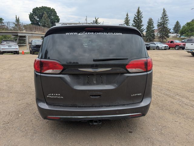 2018 Granite Crystal Metallic Clearcoat Chrysler Pacifica Limited FWD Van