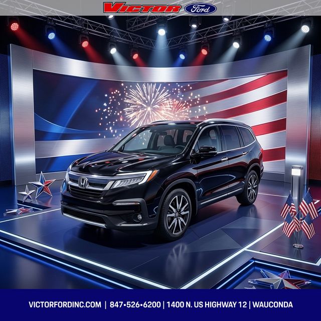 2019 Honda Pilot Touring AWD with Rear Captain's Chairs