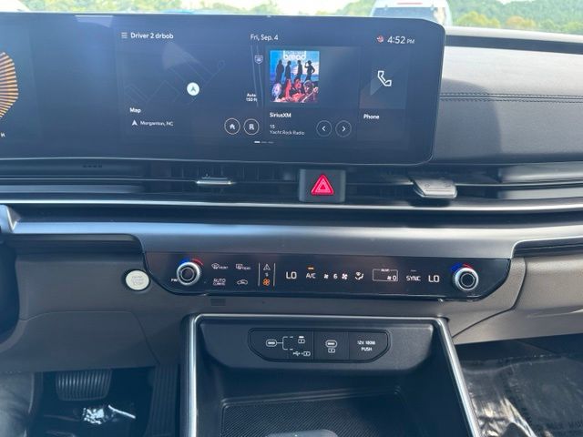 Used 2025  Kia LXS image 27