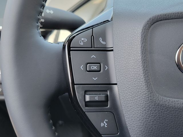 2026 Toyota Prius XLE - Photo 6