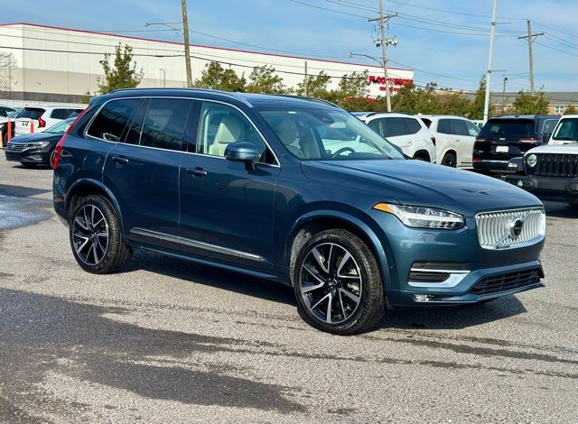 2025 Volvo XC90 B5 Plus